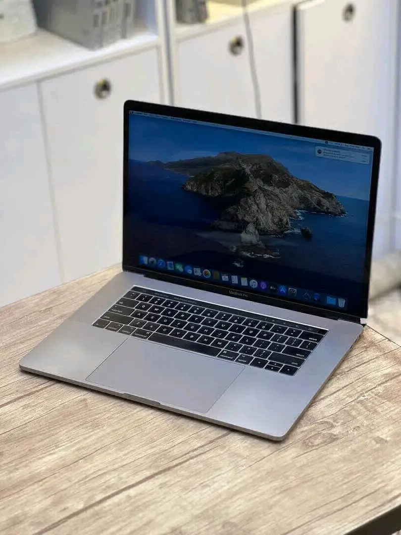 MacBook Pro 2017 13-inch i5, 8GB RAM, 512GB SSD