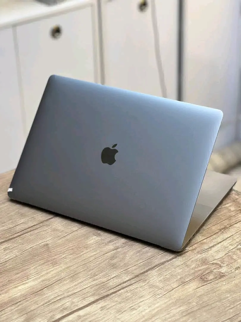 MacBook Pro 2017 13-inch i5, 8GB RAM, 512GB SSD thumbnail 2