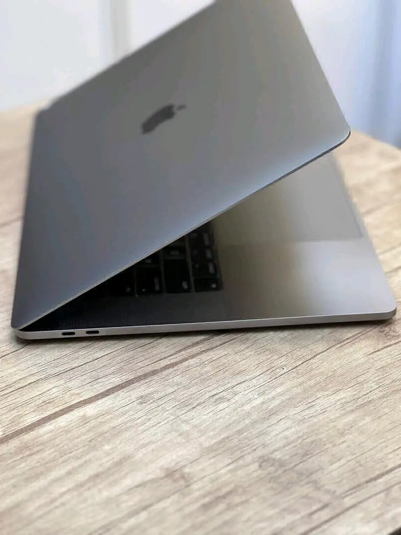 MacBook Pro 2017 13-inch i5, 8GB RAM, 512GB SSD thumbnail 3