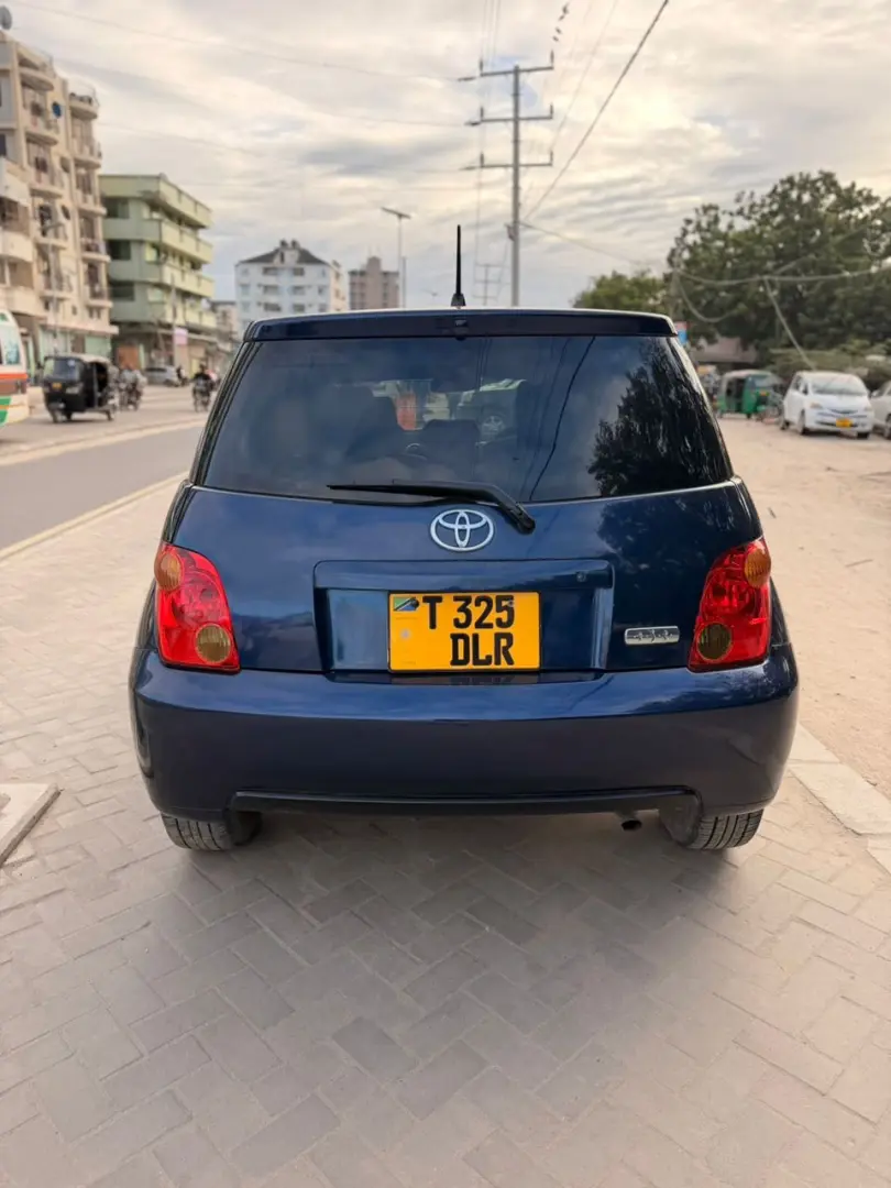 Toyota Ist 2004 (DLR)