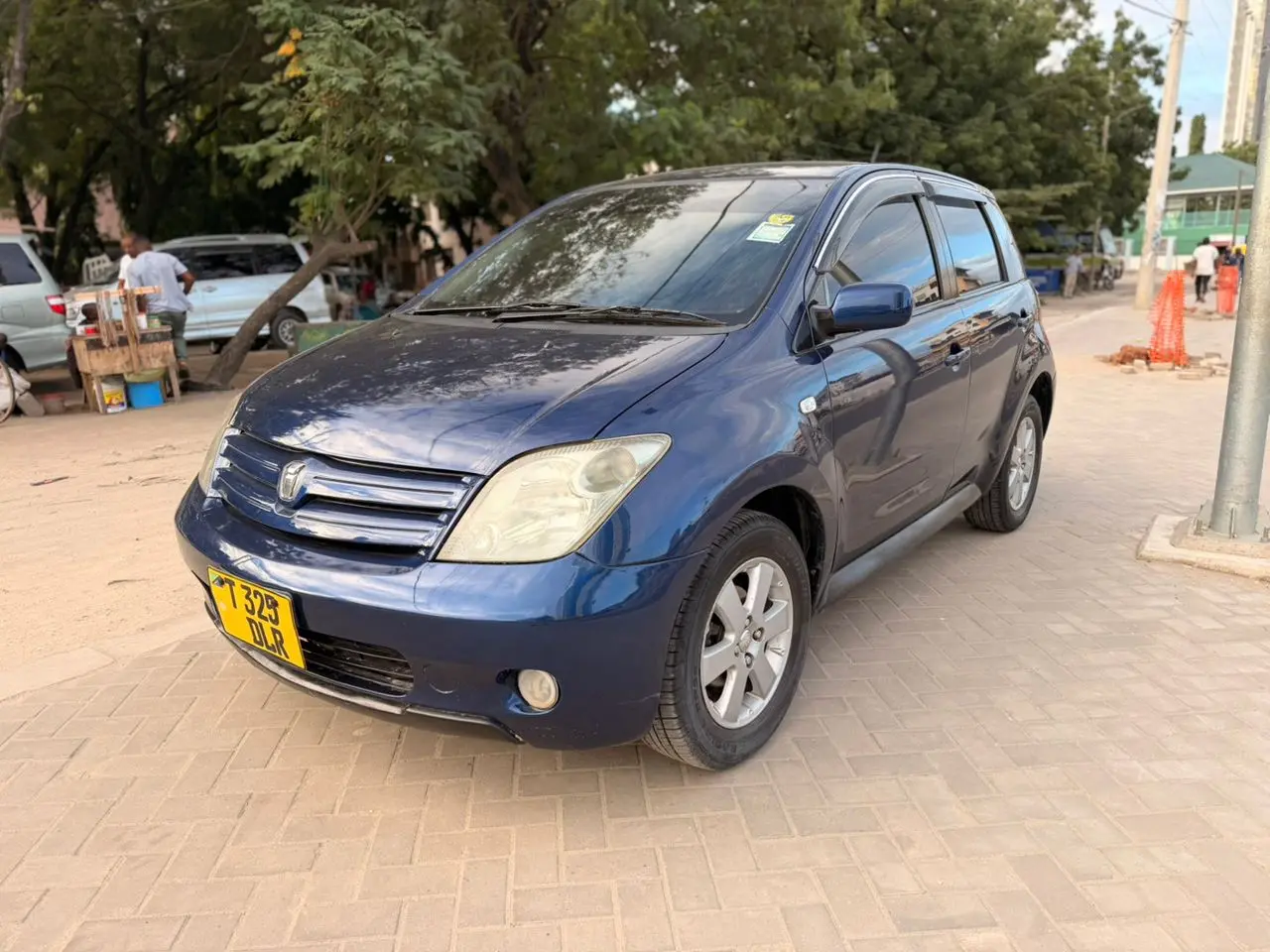 Toyota Ist 2004 (DLR) thumbnail 5