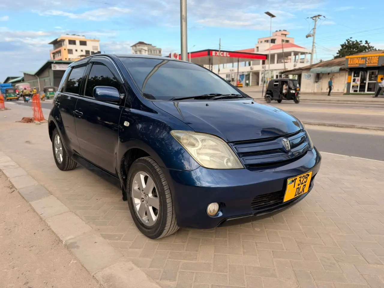 Toyota Ist 2004 (DLR) thumbnail 8