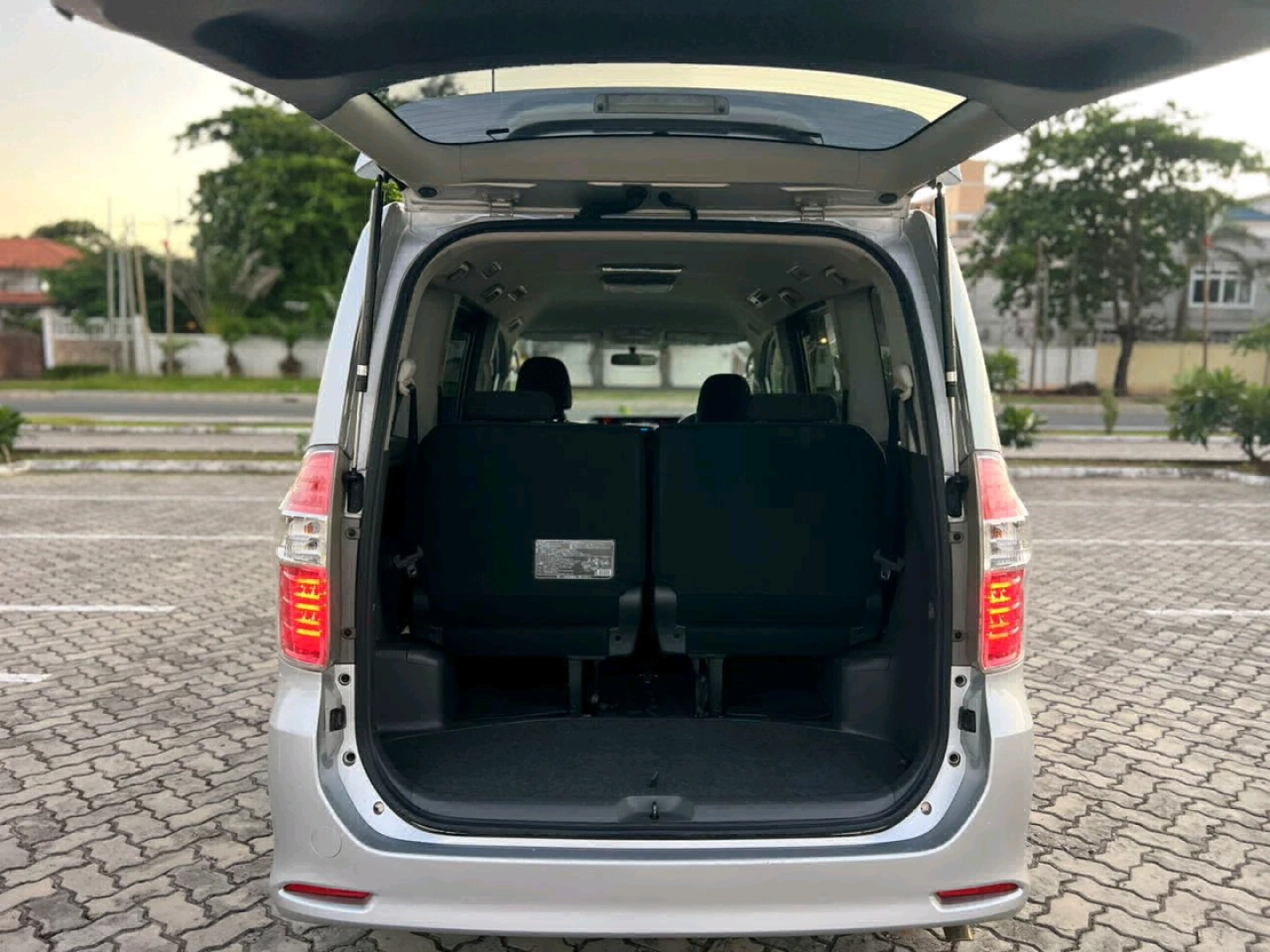 Toyota Noah 2008 Minivan Silver thumbnail 5