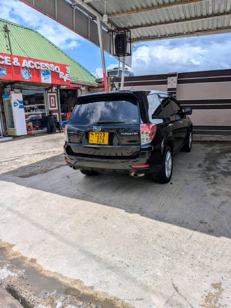 Black Subaru Forester 2009, Reg No. DZA thumbnail 4