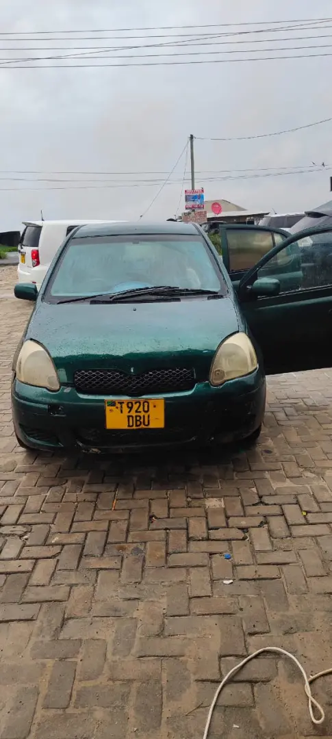 Toyota Vitz Gari Inauzwa thumbnail 2
