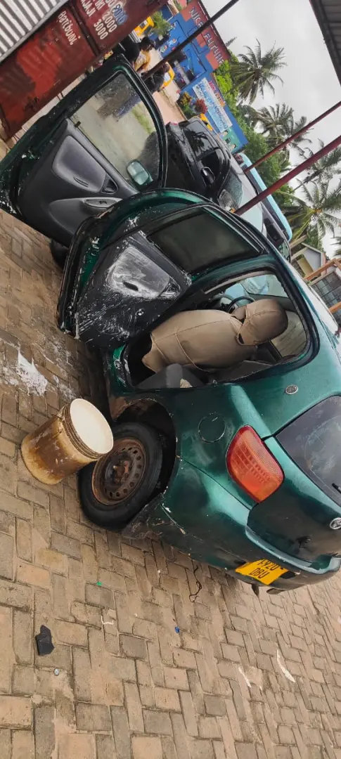 Toyota Vitz Gari Inauzwa thumbnail 3