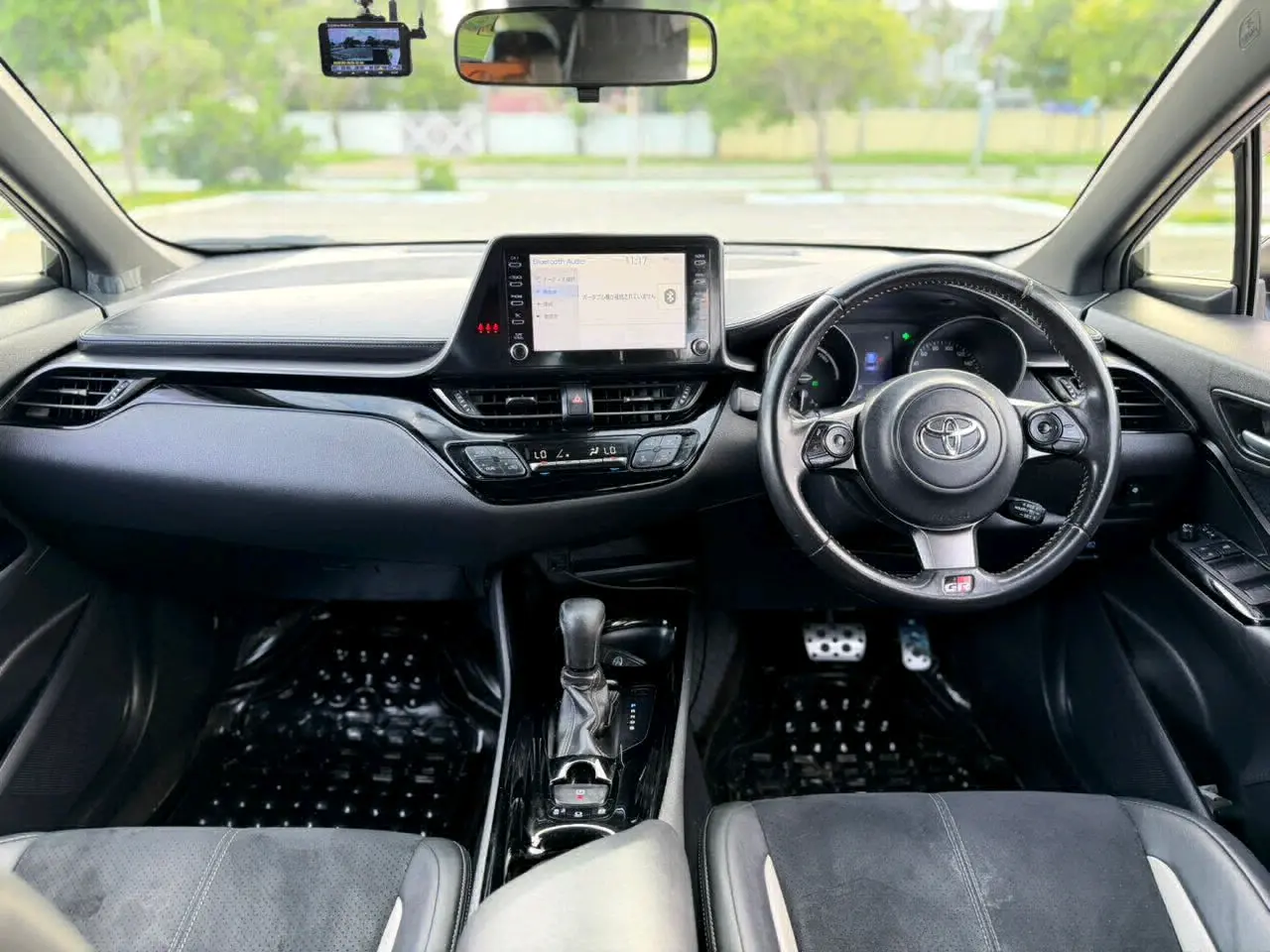 Toyota C-HR 2019, White/Black, Low Mileage thumbnail 5