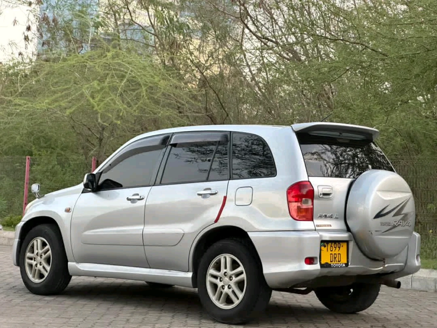 Toyota RAV4 2002 Model 1800cc Silver thumbnail 2