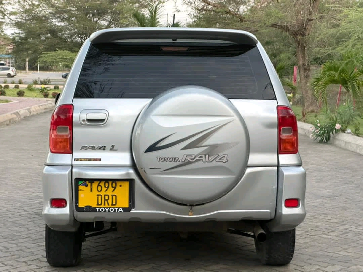Toyota RAV4 2002 Model 1800cc Silver thumbnail 3