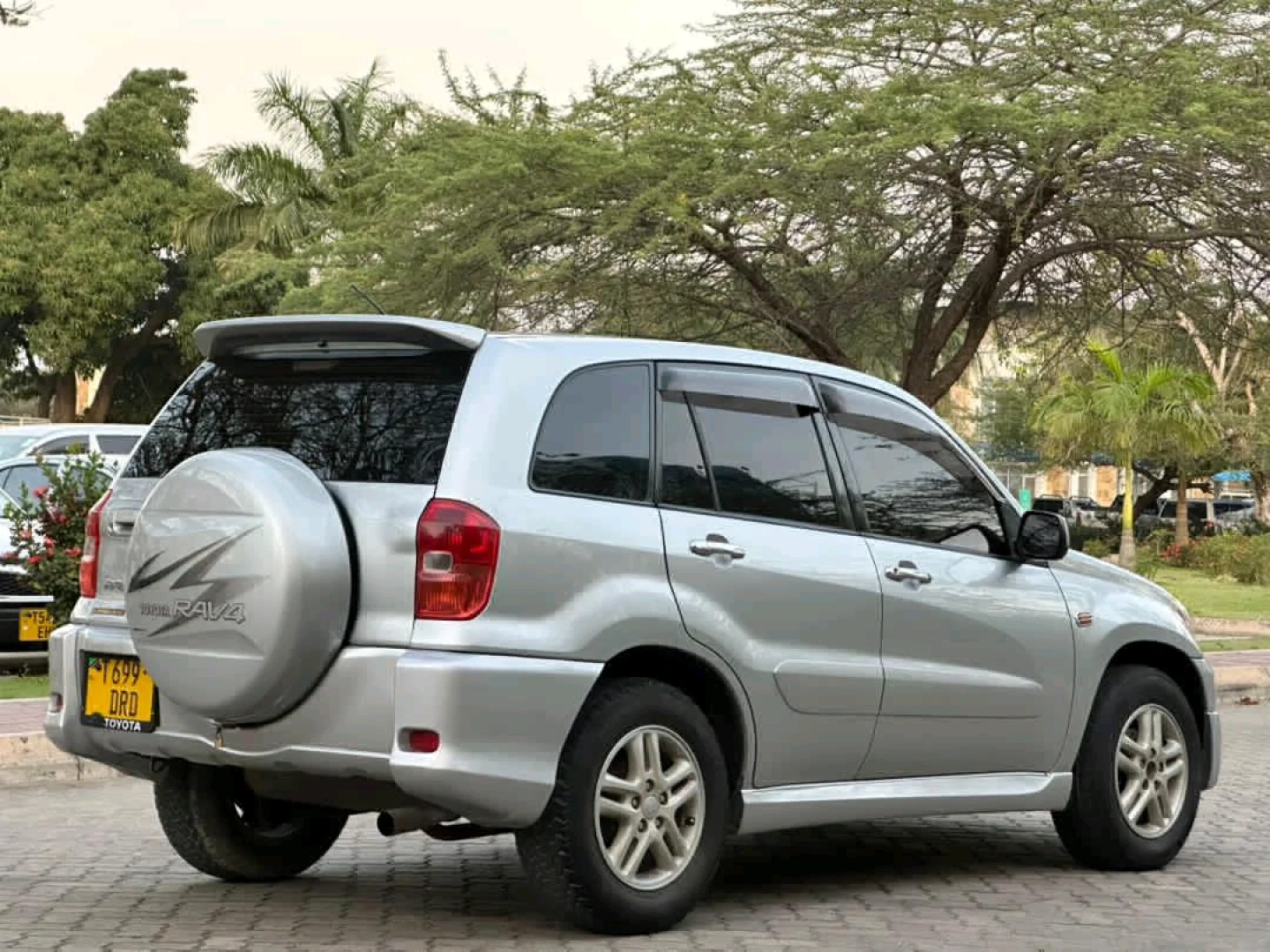 Toyota RAV4 2002 Model 1800cc Silver thumbnail 4