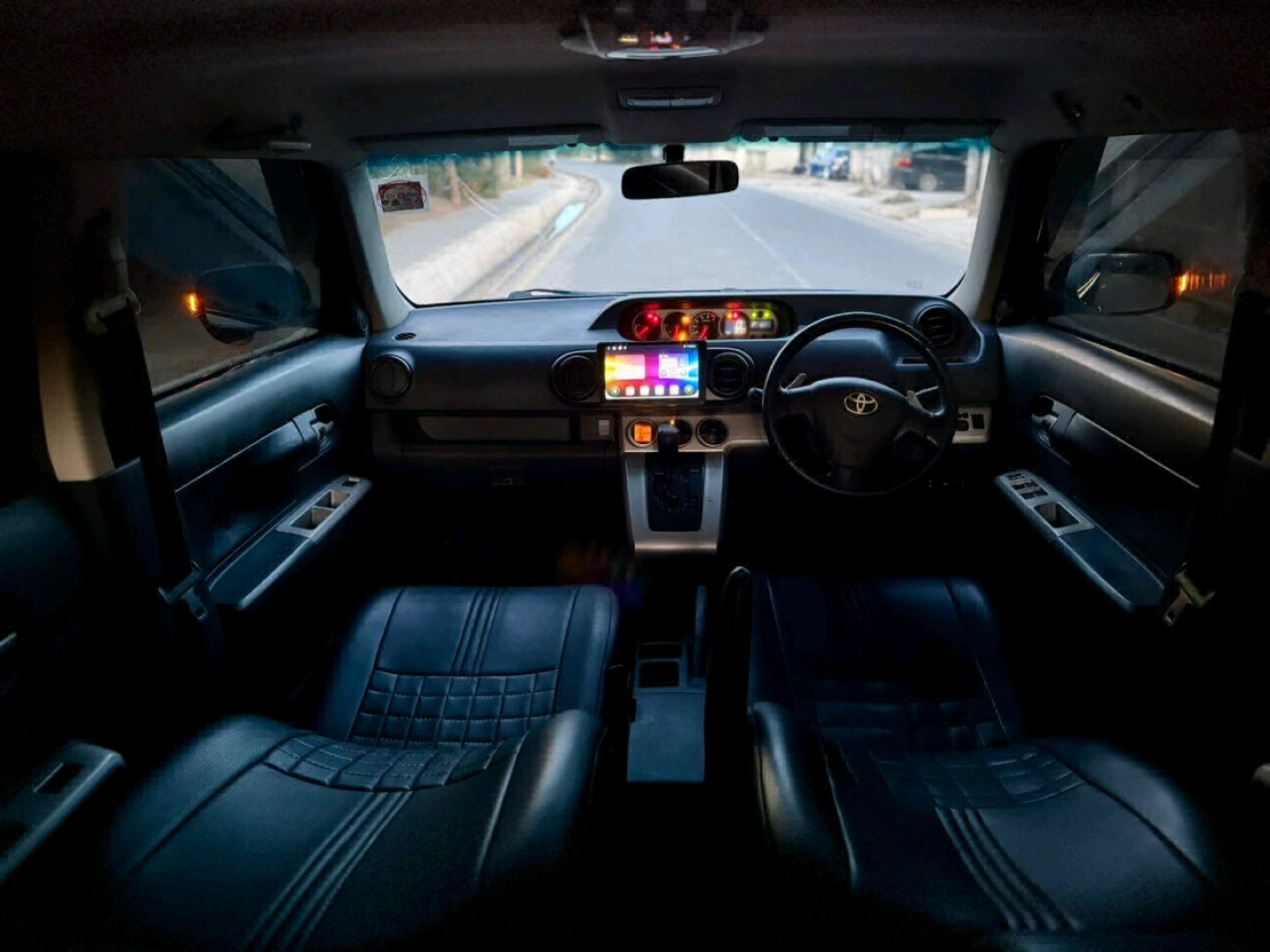 Black Toyota Rumion 2009 Automatic thumbnail 8