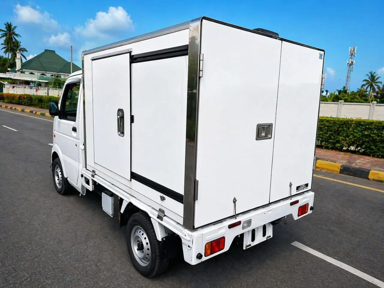 2011 Suzuki Carry Refrigerator Truck (DA63T) thumbnail 3