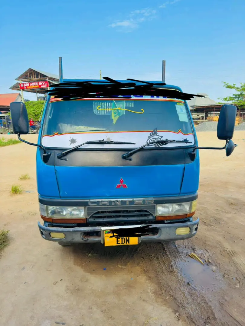 Used Mitsubishi Canter Tipa Dump Truck 4D35 Engine