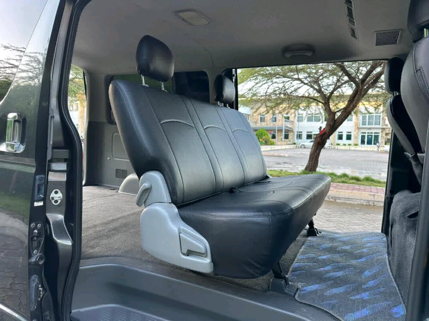 Toyota Hiace Van Super GL 2005 Diesel Automatic thumbnail 2