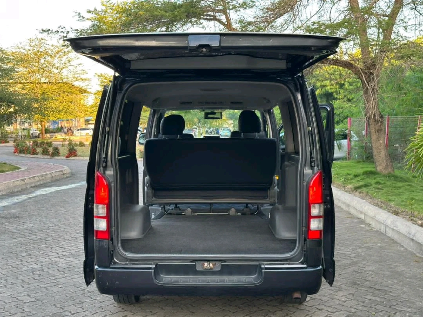 Toyota Hiace Van Super GL 2005 Diesel Automatic thumbnail 3