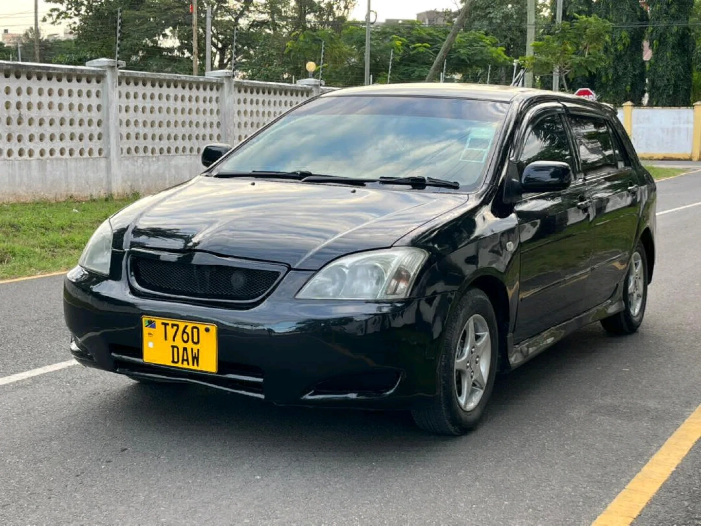 Toyota Runx Sedan Inauzwa thumbnail 3