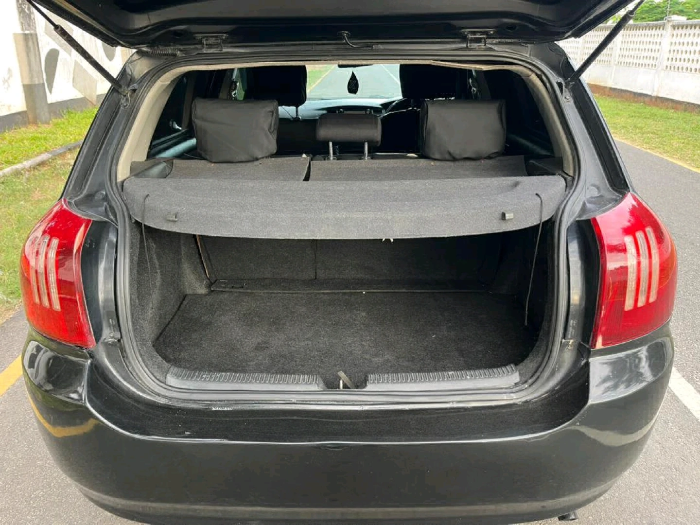 Toyota Runx Sedan Inauzwa thumbnail 8