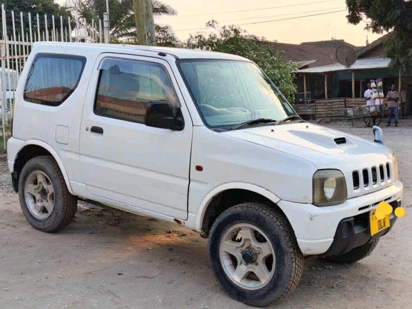 White Suzuki Jimny Compact SUV Automatic 690cc thumbnail 5