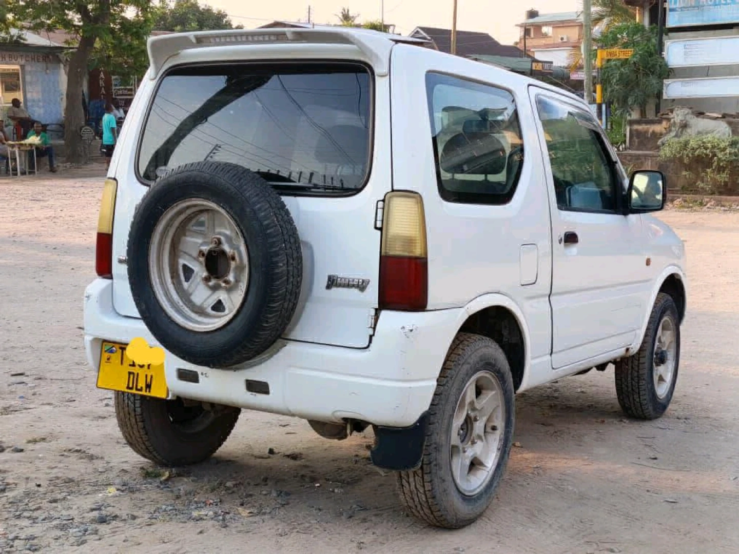 White Suzuki Jimny Compact SUV Automatic 690cc thumbnail 7