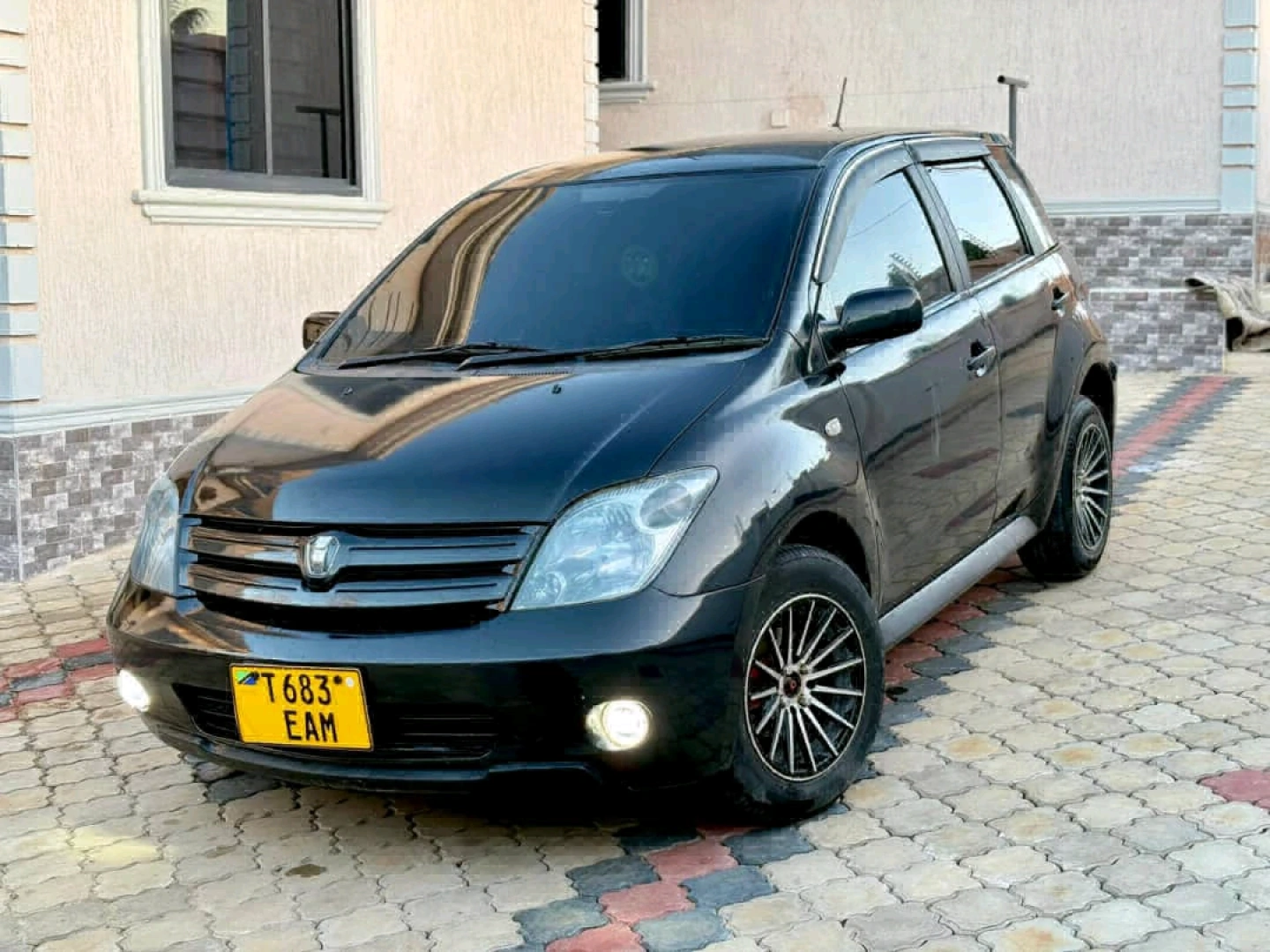 Black Toyota Ist 2003 Model thumbnail 2