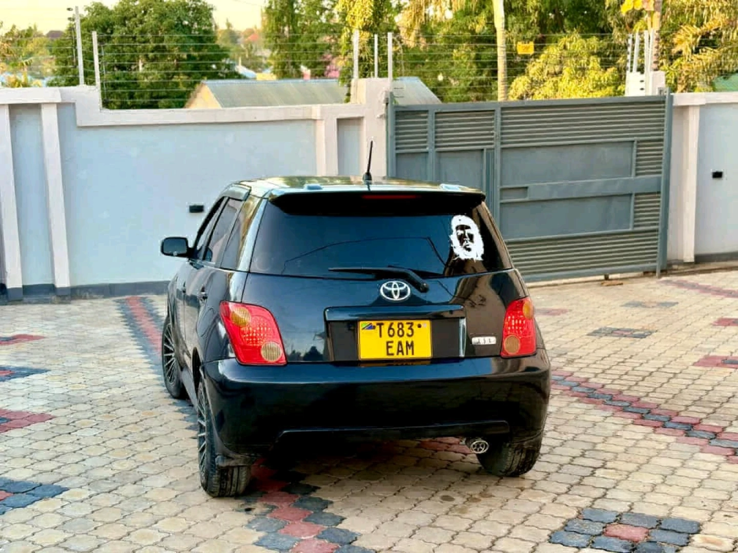 Black Toyota Ist 2003 Model thumbnail 4