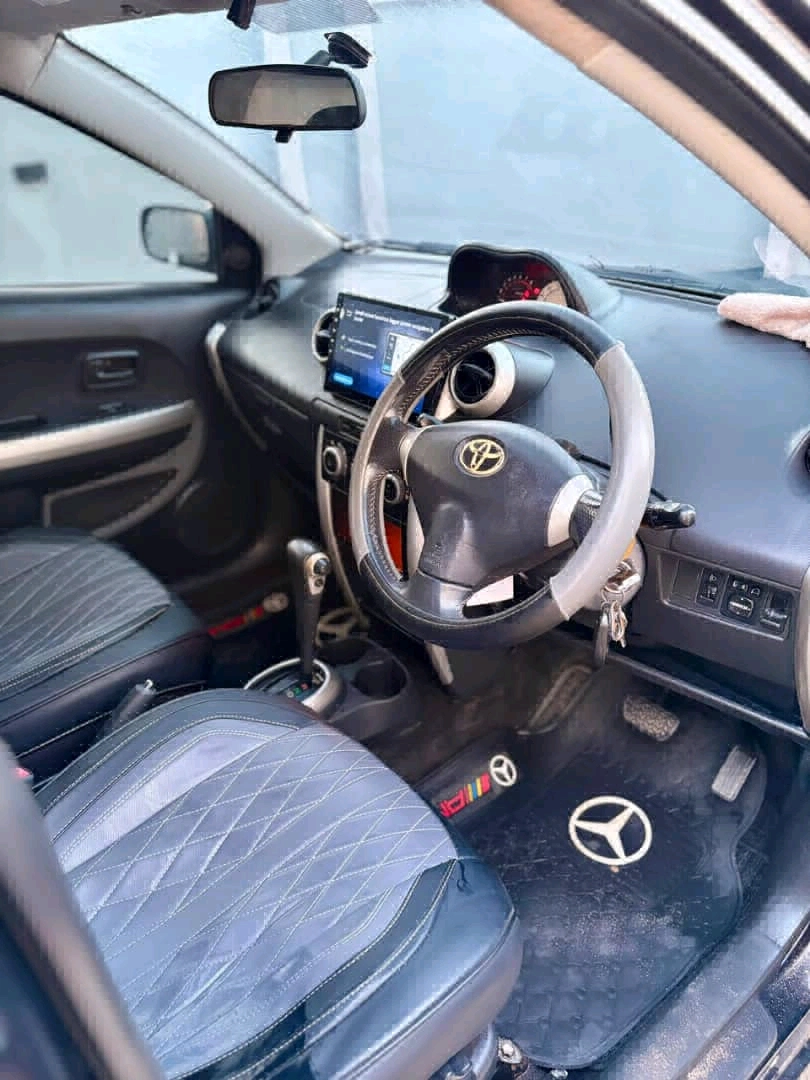 Black Toyota Ist 2003 Model thumbnail 6