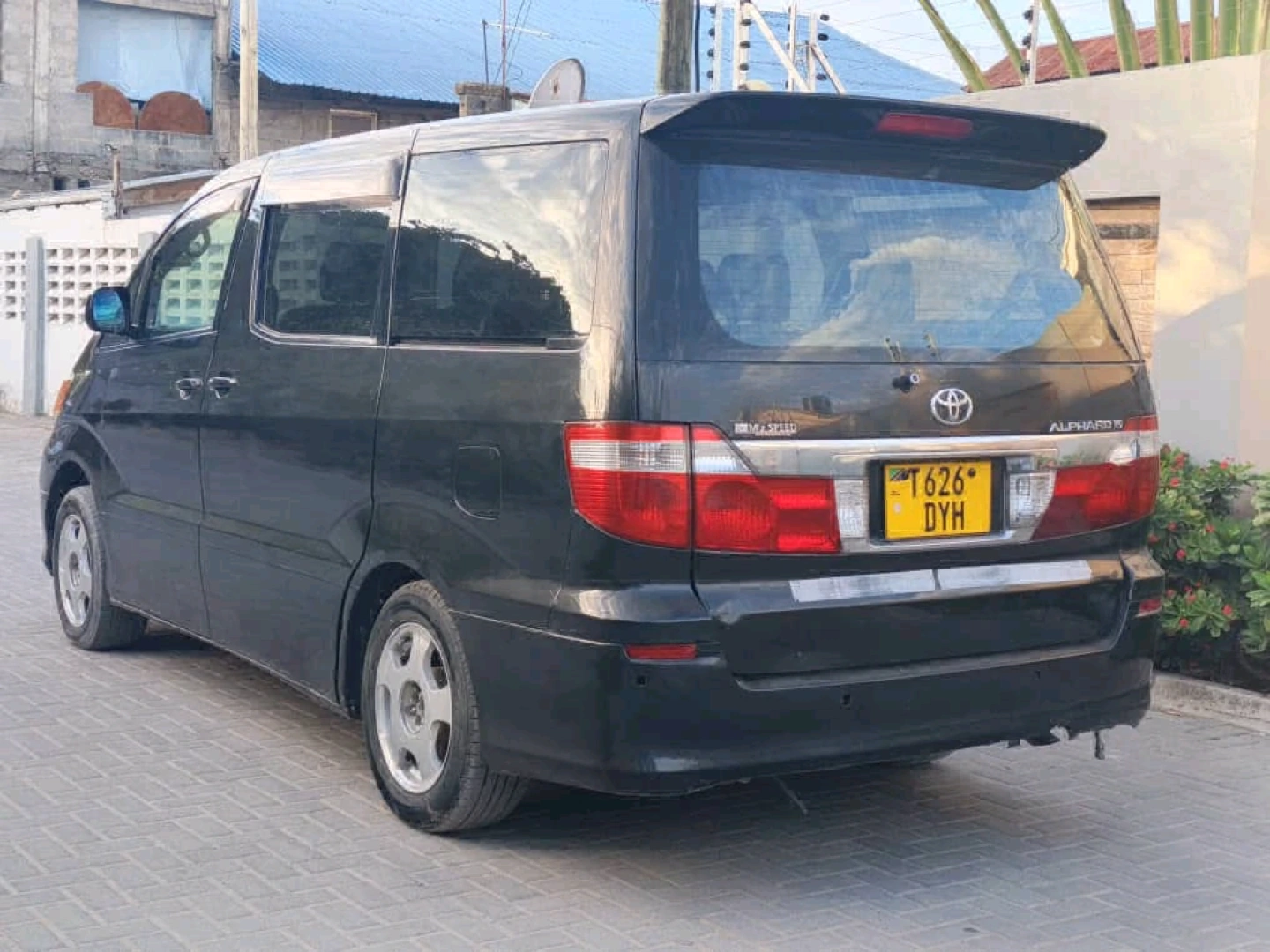 Toyota Alphard Minivan T626 DYH