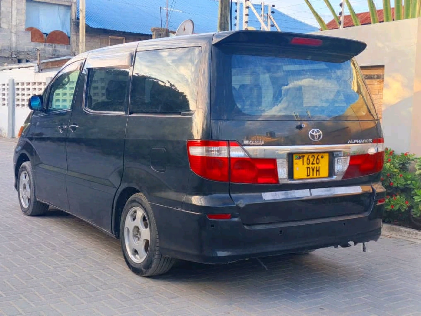 Toyota Alphard Minivan T626 DYH thumbnail 3