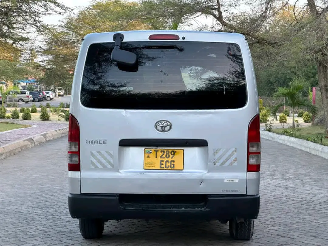 Toyota Hiace Van 2006 (Silver) thumbnail 2