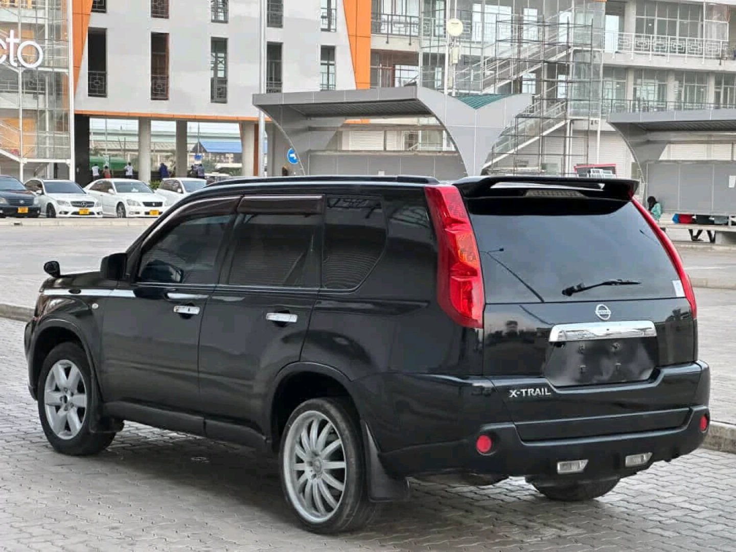 Nissan X-Trail New Model SUV thumbnail 2