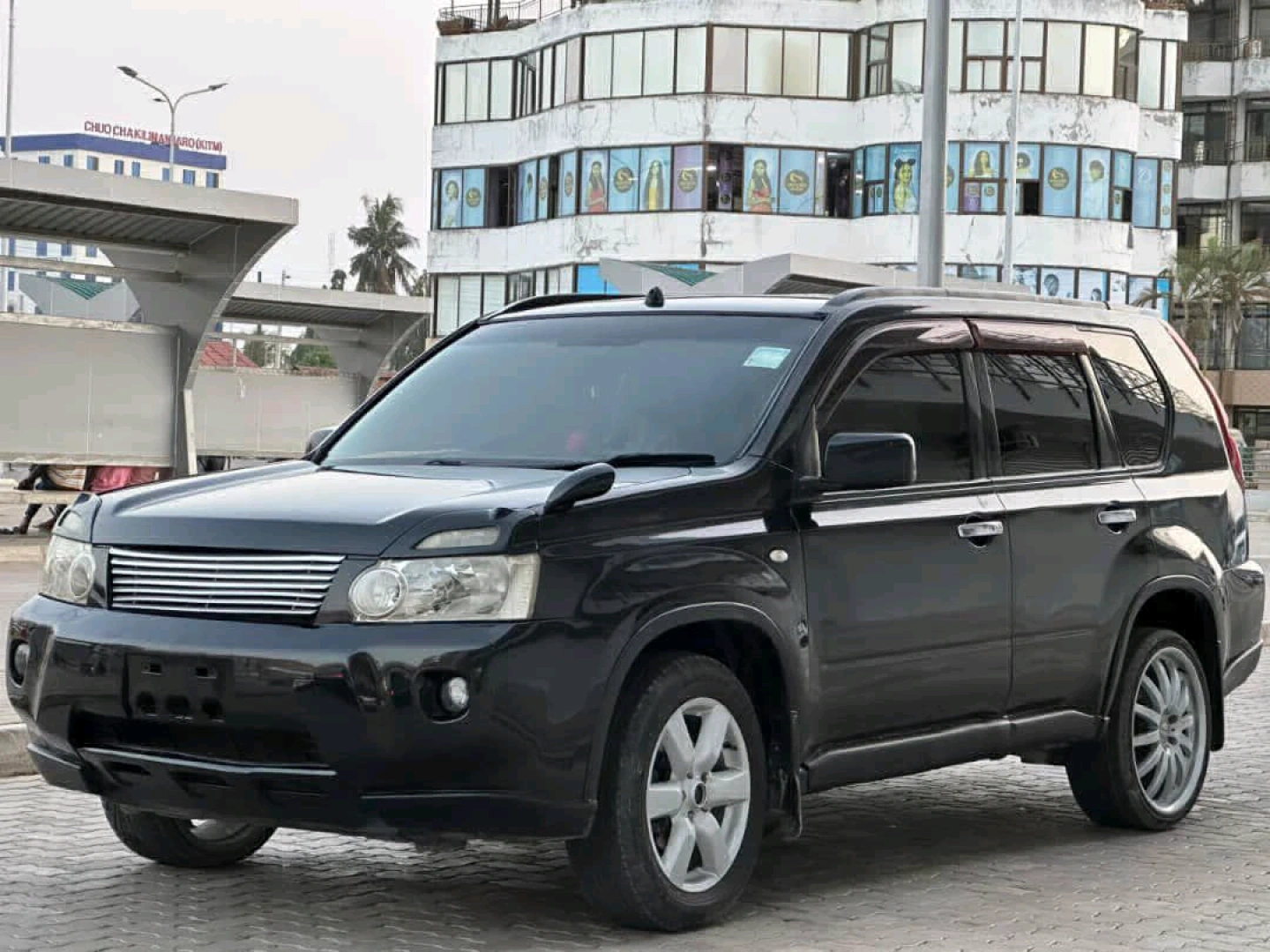 Nissan X-Trail New Model SUV thumbnail 3