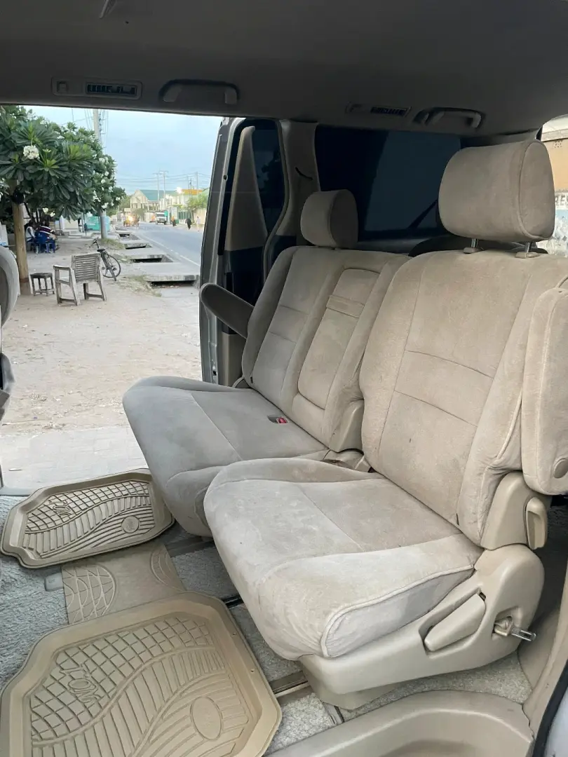 Toyota Alphard 2004, Silver Minivan thumbnail 6