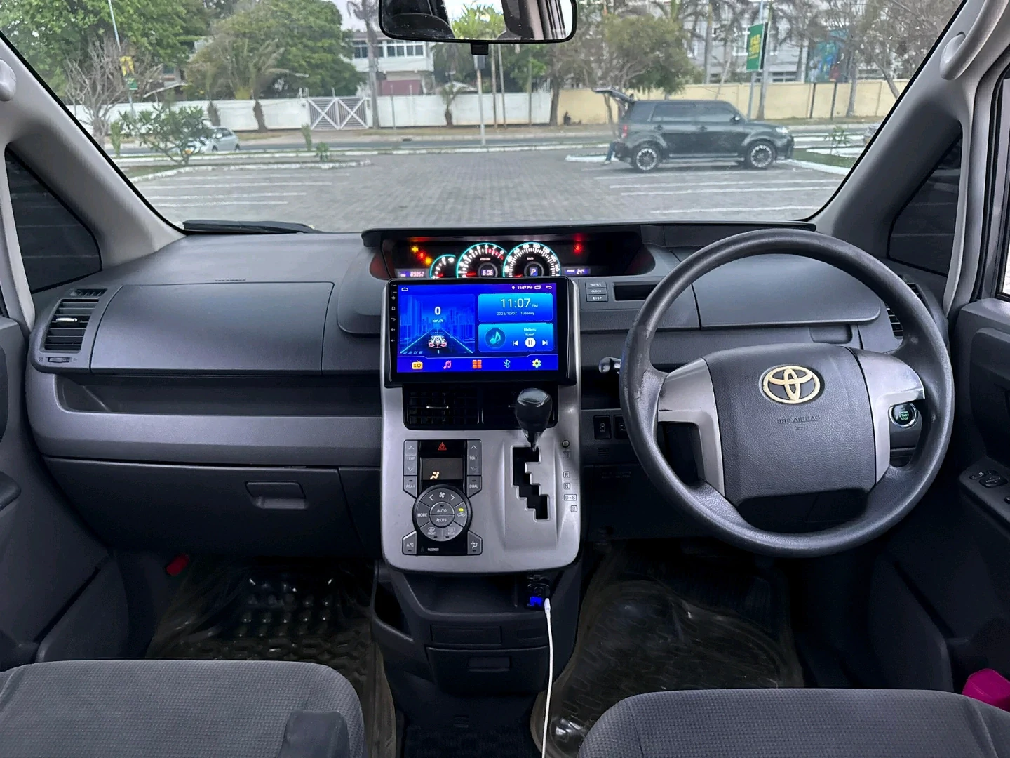 Toyota Noah New Model DWJ 2008 thumbnail 6
