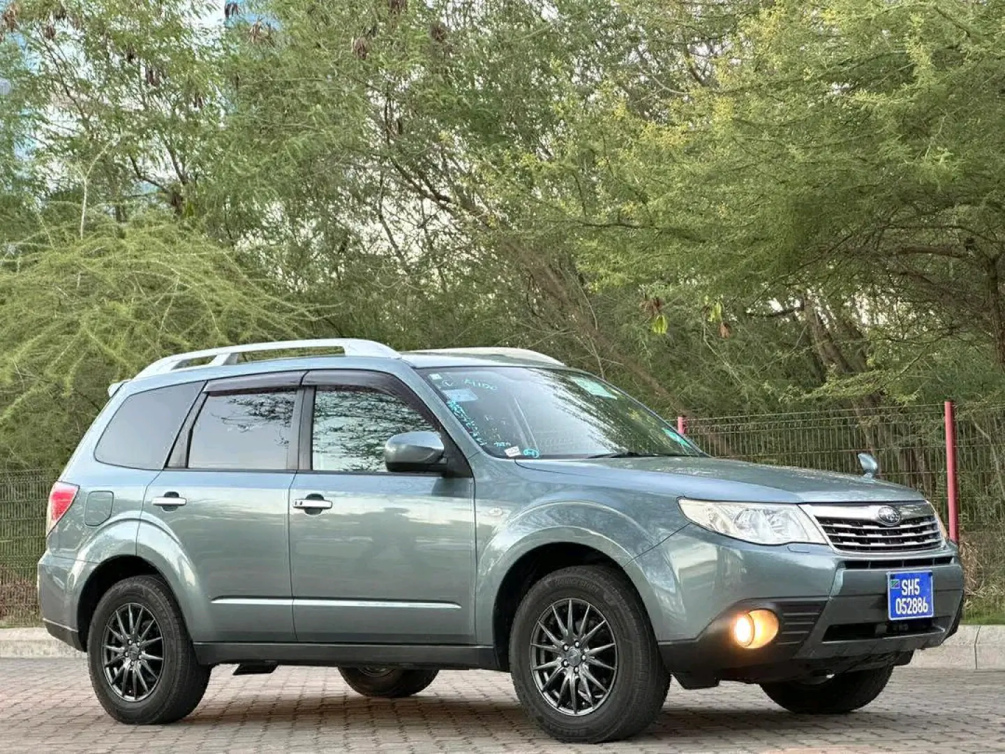 Subaru Forester Open Roof 2010 for Sale thumbnail 3
