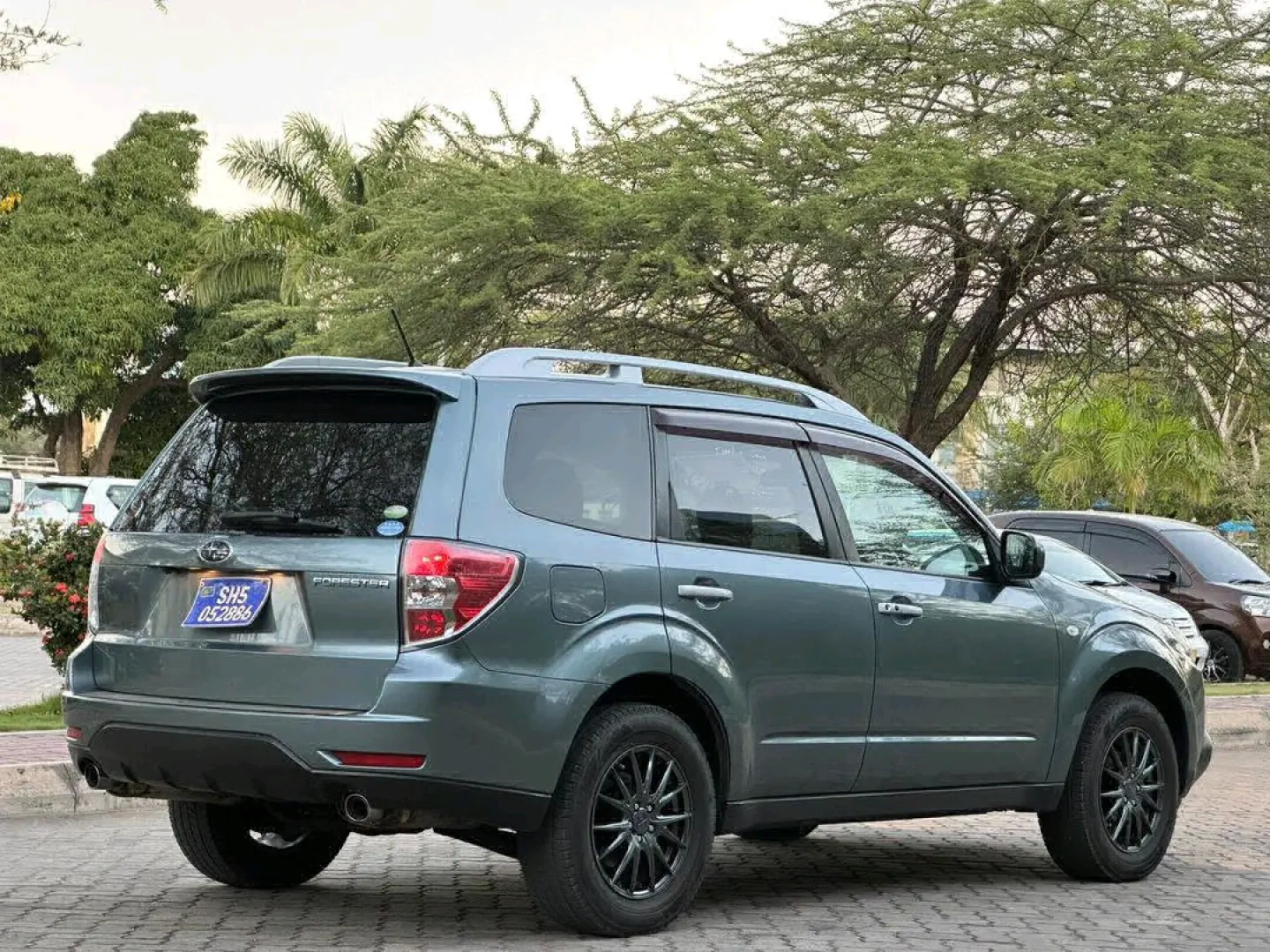 Subaru Forester Open Roof 2010 for Sale thumbnail 4