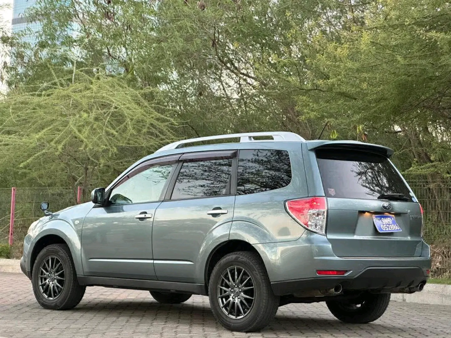 Subaru Forester Open Roof 2010 for Sale thumbnail 5