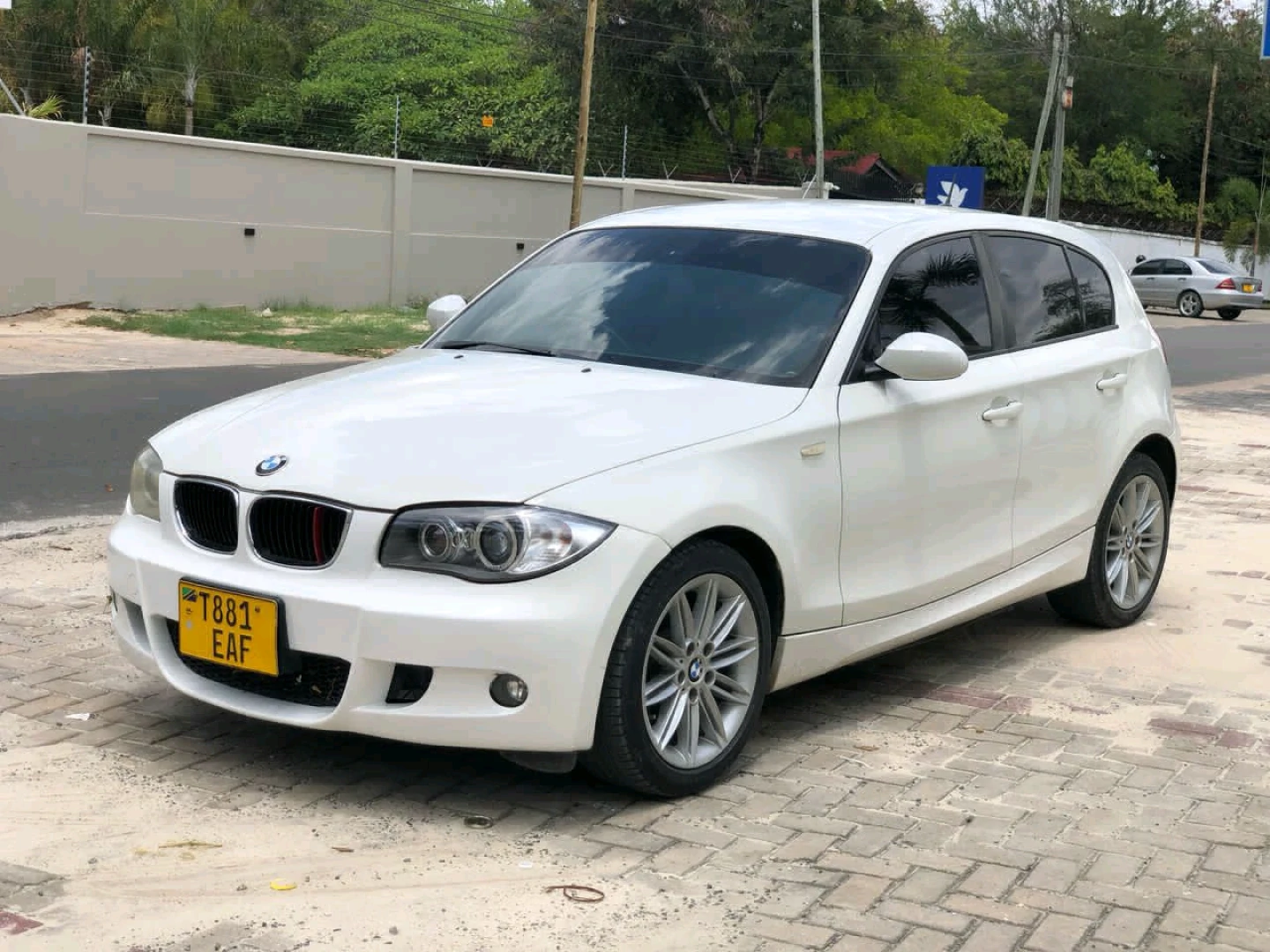 BMW 1 Series Hatchback 2006 Low Mileage thumbnail 4
