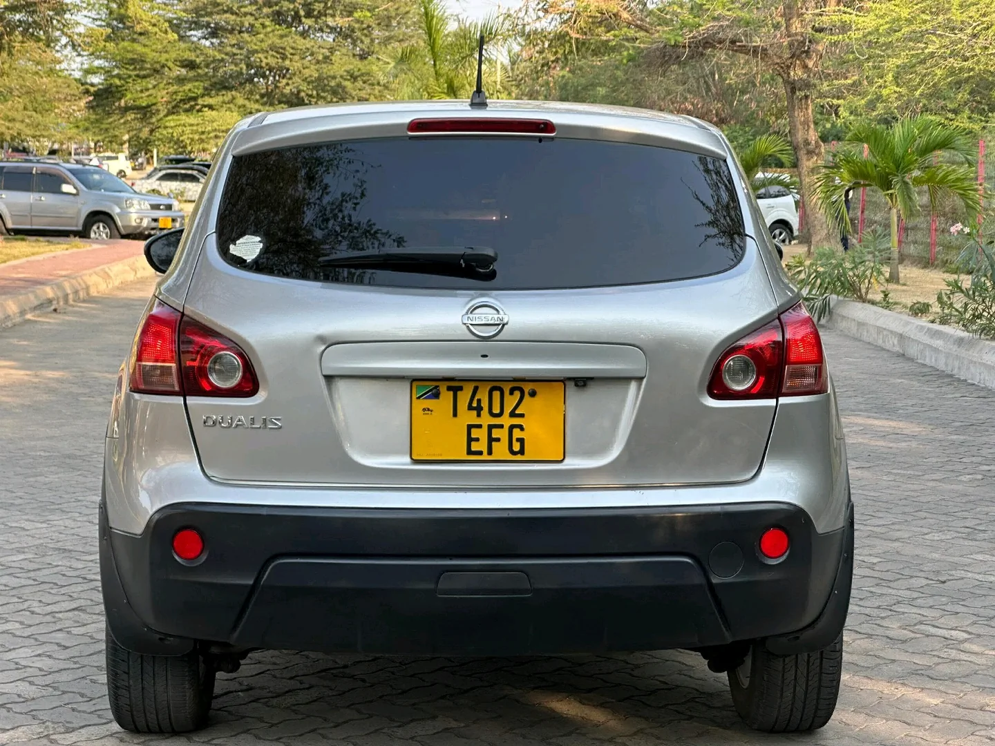 Nissan Dualis (Qashqai) 2010 Silver - 1990cc thumbnail 2