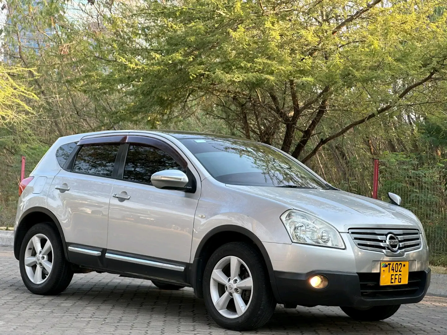 Nissan Dualis (Qashqai) 2010 Silver - 1990cc thumbnail 7