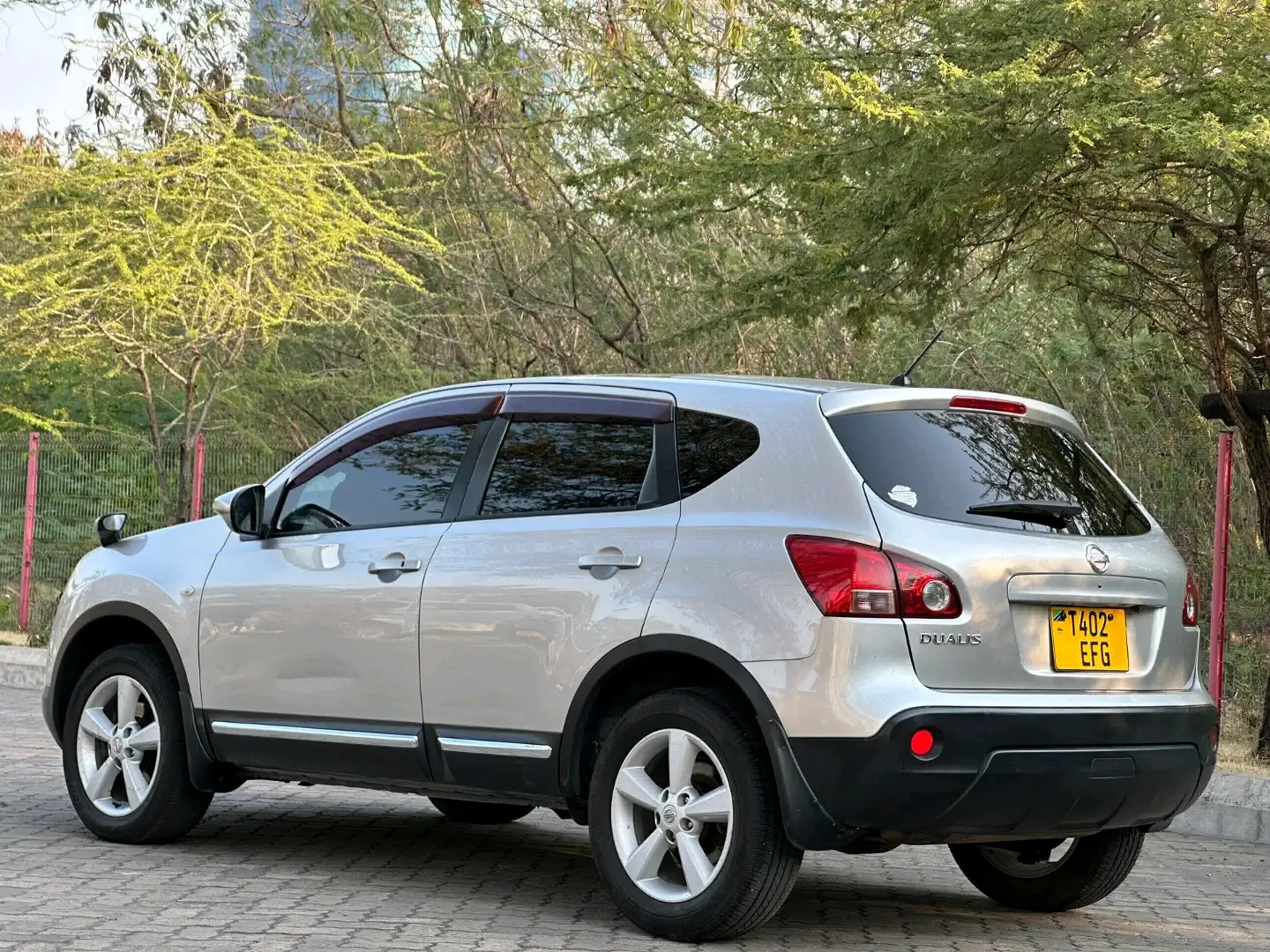Nissan Dualis (Qashqai) 2010 Silver - 1990cc thumbnail 8