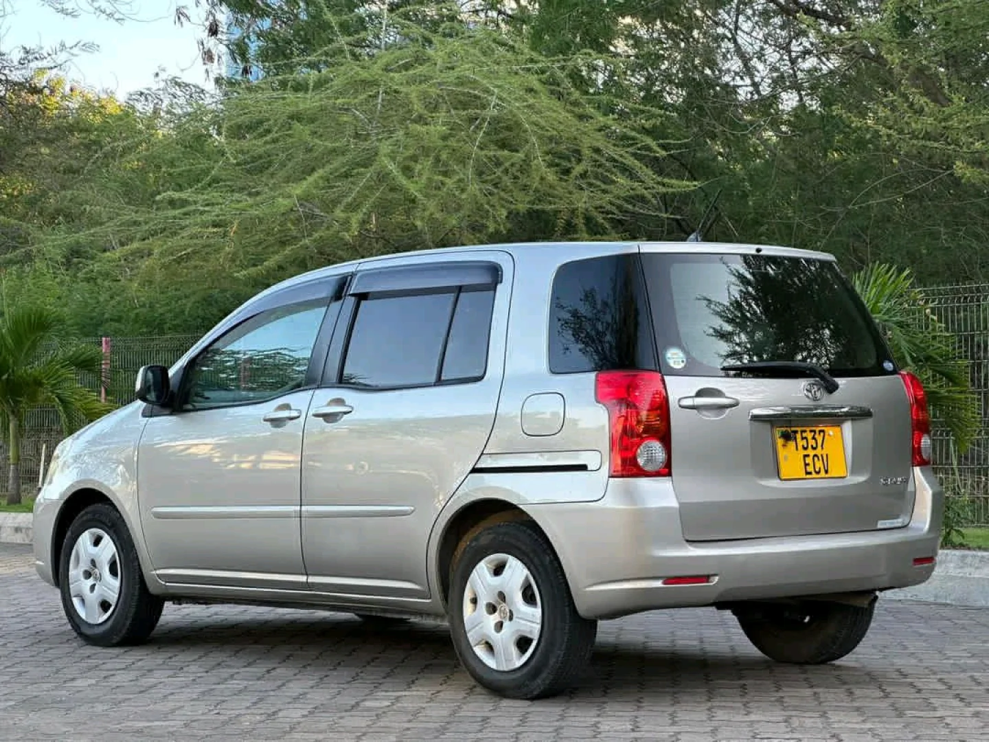 Toyota Raum 2004 Automatic (Reg No. ECV) thumbnail 3