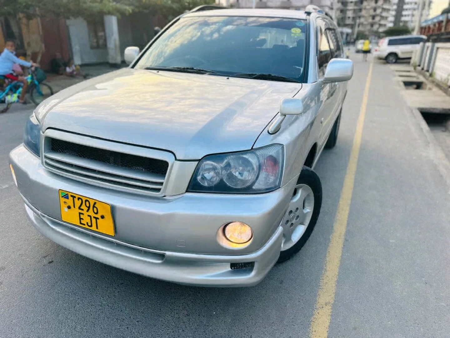 Toyota Kluger EJT 2002 Model SUV thumbnail 2