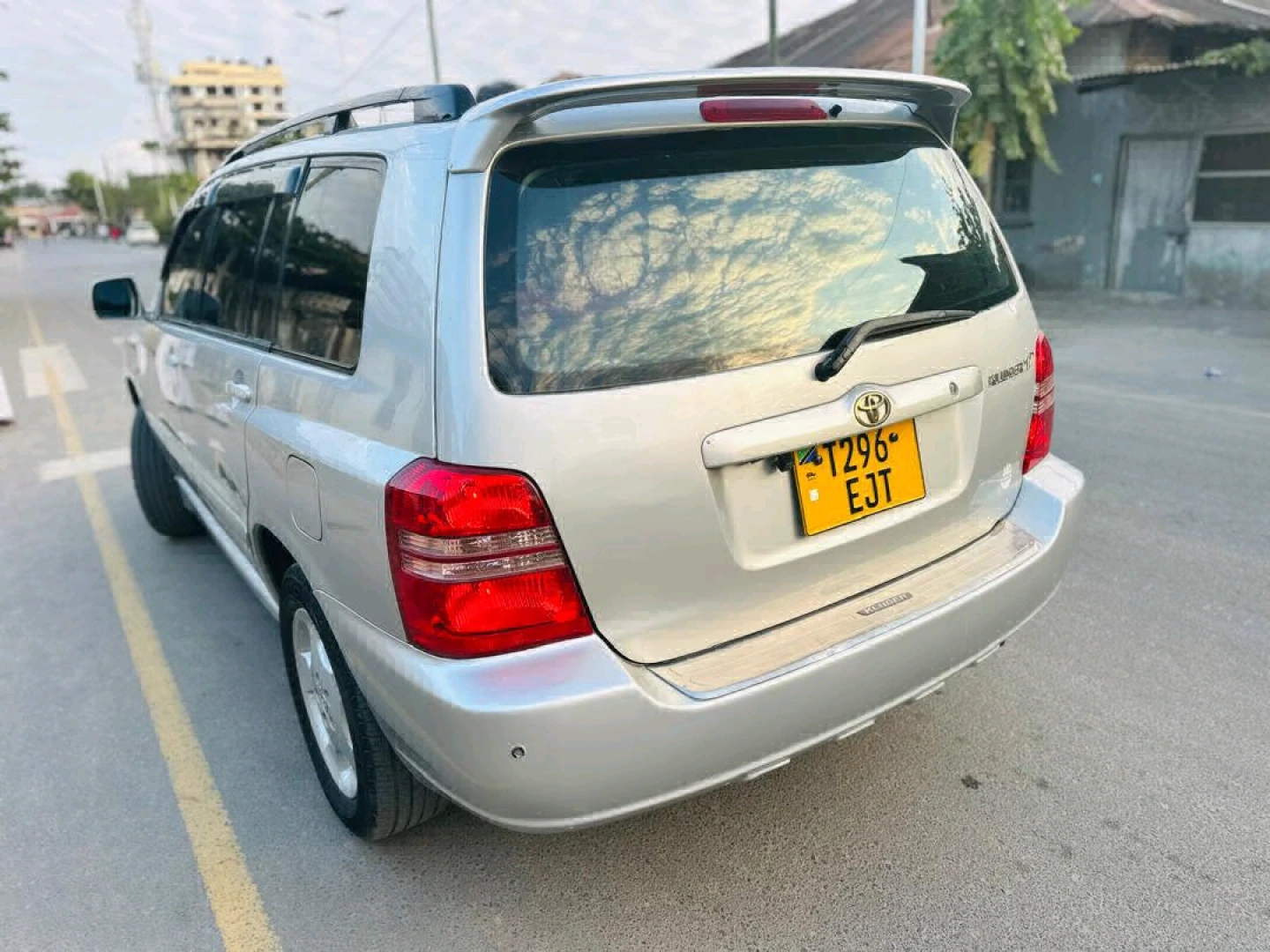 Toyota Kluger EJT 2002 Model SUV thumbnail 3