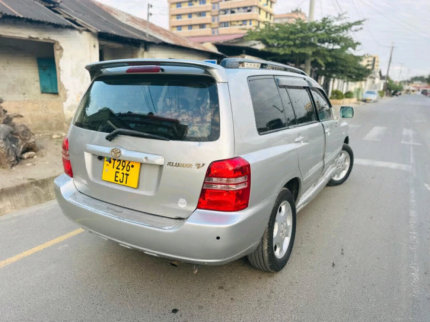 Toyota Kluger EJT 2002 Model SUV thumbnail 4