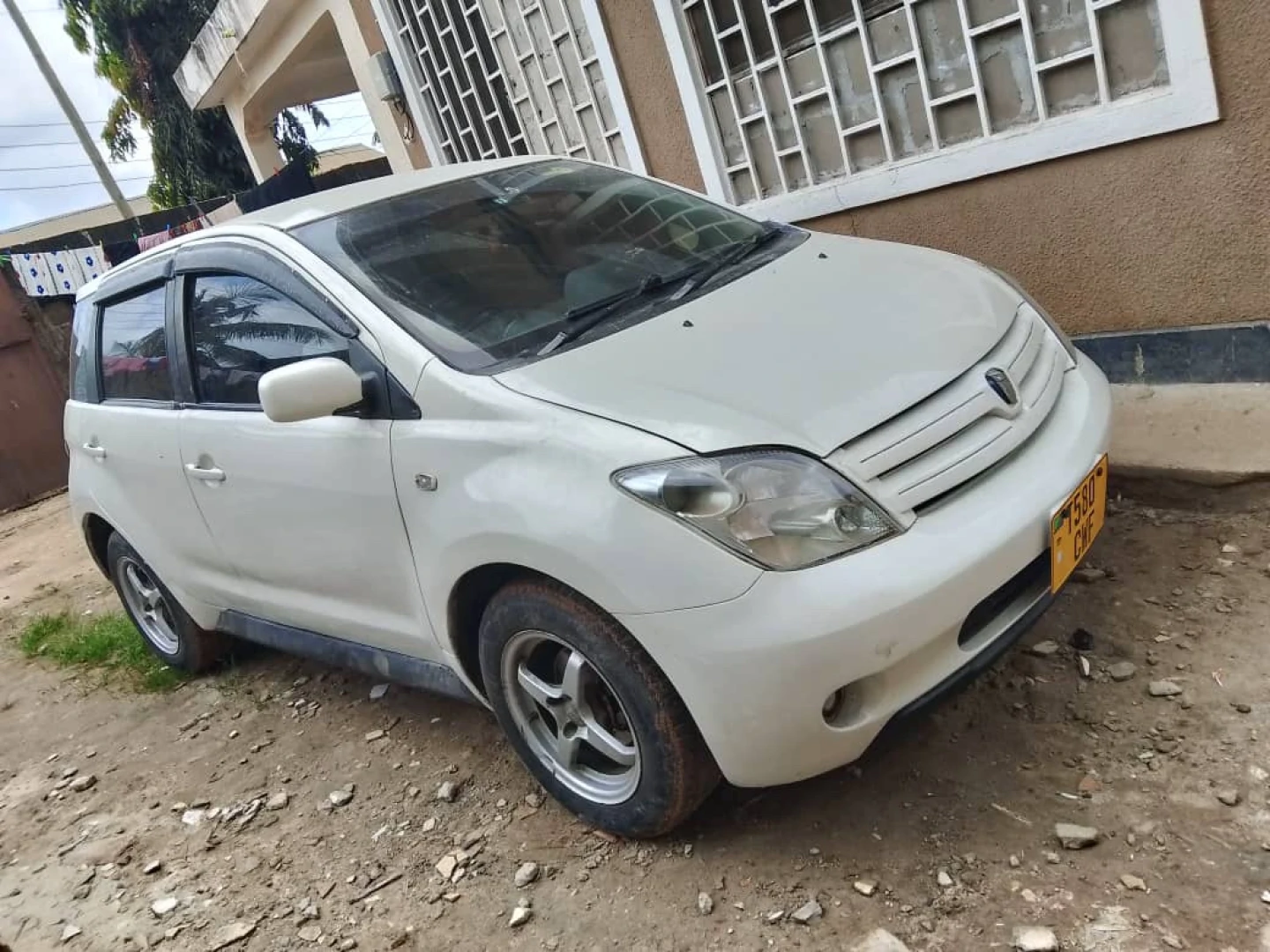 White Toyota Ist 2006 Model thumbnail 2