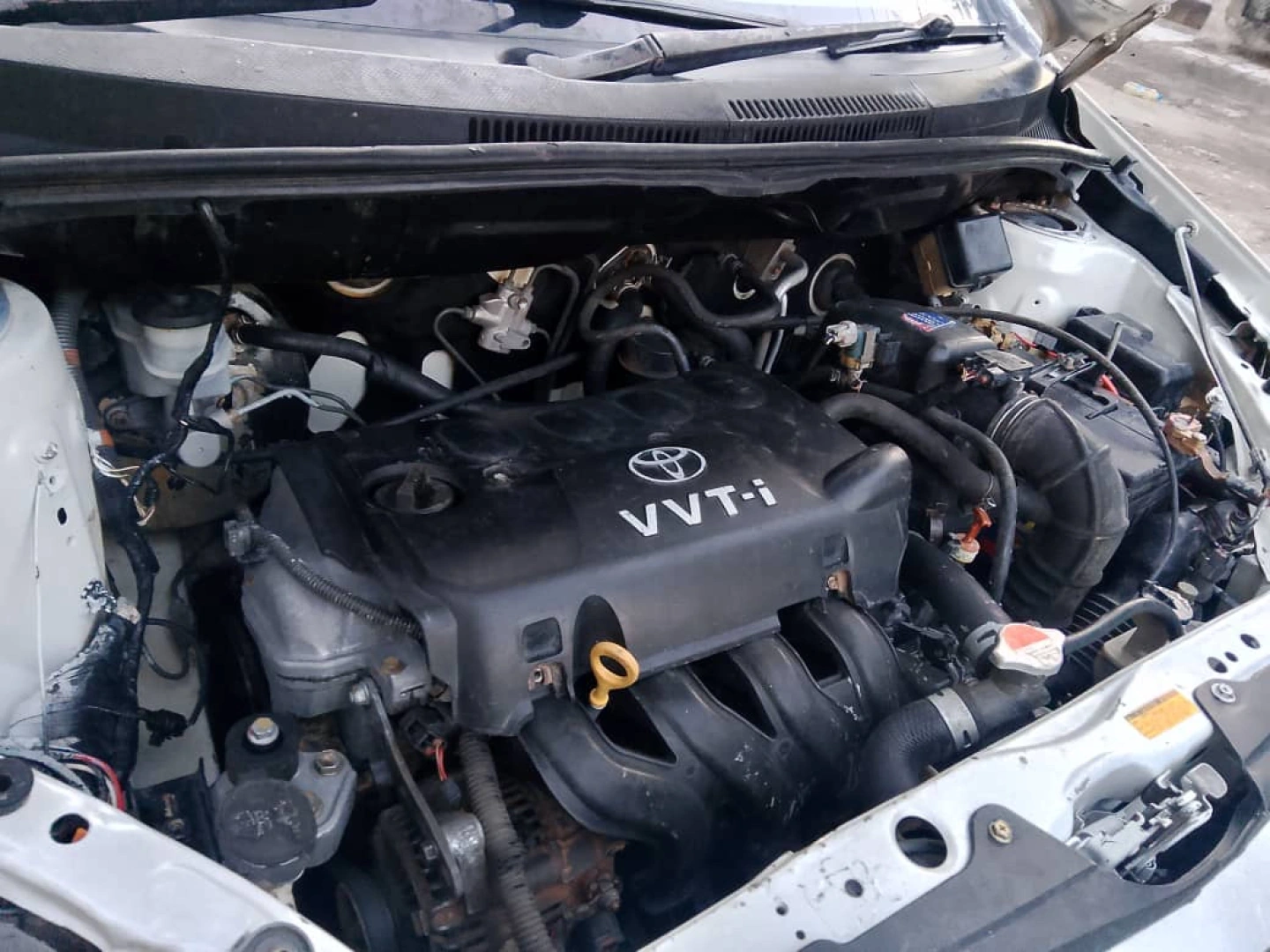 White Toyota Ist 2006 Model thumbnail 5