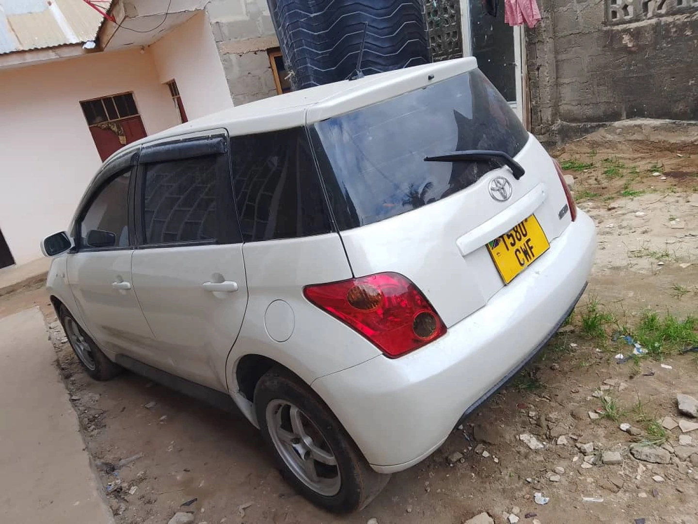 White Toyota Ist 2006 Model thumbnail 6