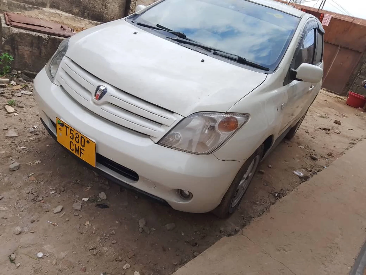 White Toyota Ist 2006 Model thumbnail 7