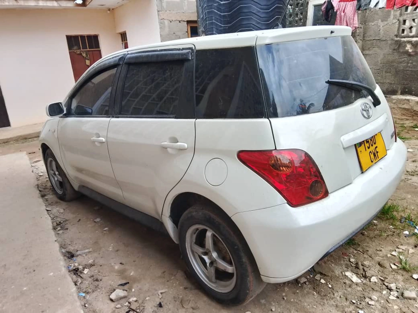 White Toyota Ist 2006 Model thumbnail 8