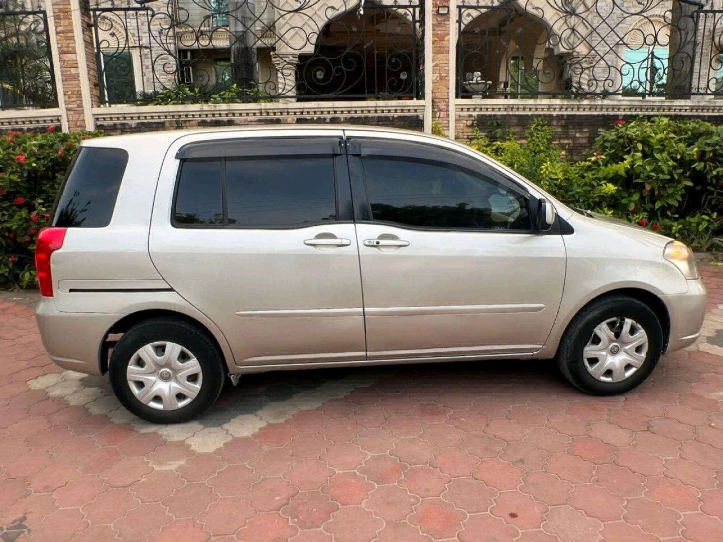 Toyota Raum 2003 Model 1490 CC For Sale thumbnail 4